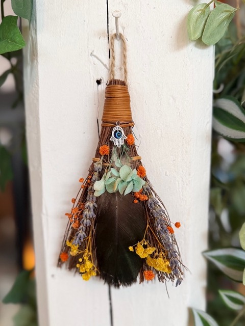Hamsa Besom