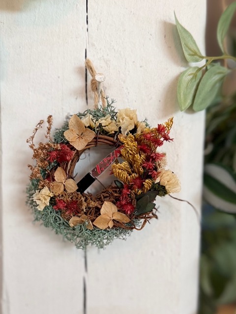 Hidden Blade Wreath (Gold)