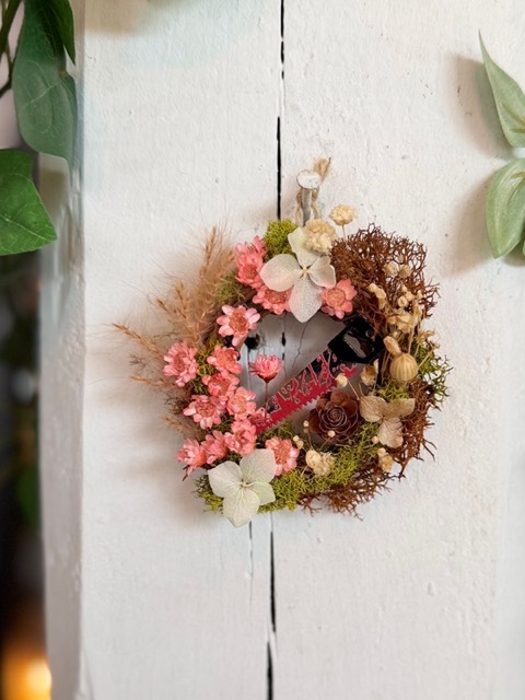 Hidden Blade Wreath (Pink)