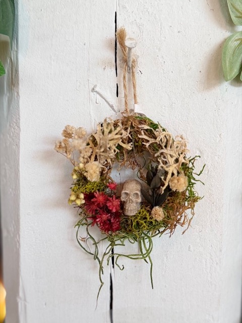 Hidden Skull Wreath (Green Moss)